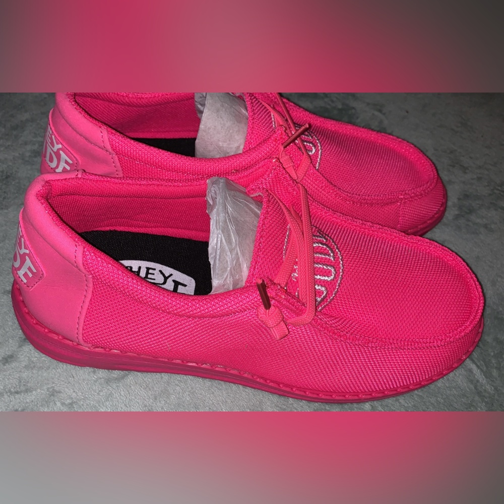 Womenâs Hey dudes, Electric pink size 8/8.5 - Picture 6 of 8